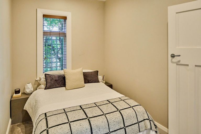 Photo of property in 43 The Crescent, Roseneath, Wellington, 6011