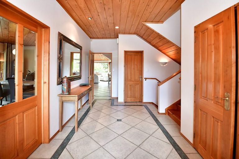 Photo of property in 155 Taupaki Road, Taupaki, Henderson, 0782