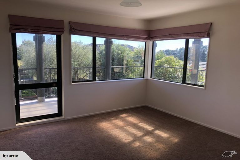Photo of property in 32 Kilkenny Place, Fitzherbert, Palmerston North, 4410