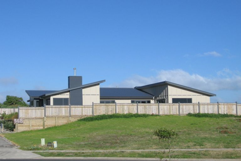 Photo of property in 148 Field Way, Waikanae Beach, Waikanae, 5036