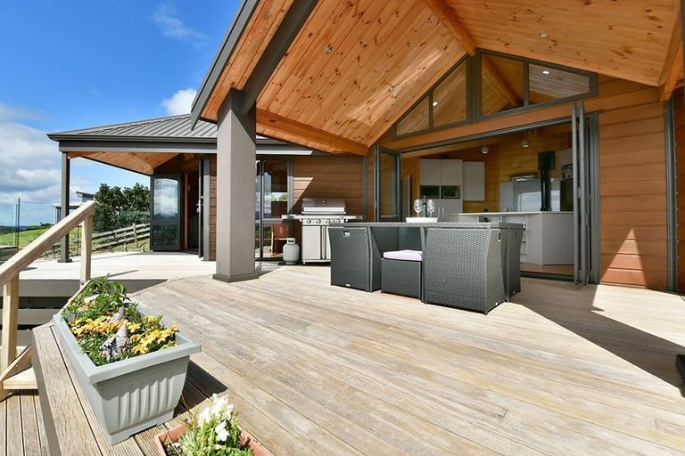 Photo of property in 4 Kanuka Road, Sandspit, Warkworth, 0982