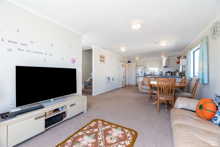 Photo of property in 24 Denver Avenue, Sunnyvale, Auckland, 0612