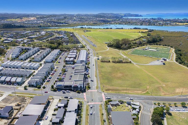 Photo of property in 169 Millwater Parkway, Silverdale, 0932