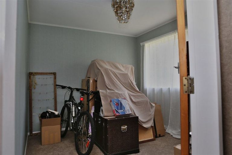 Photo of property in 21 Edelweiss Grove, Timberlea, Upper Hutt, 5018