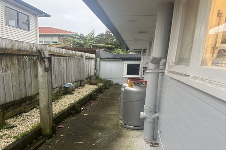 Photo of property in 27 Exminster Street, Blockhouse Bay, Auckland, 0600