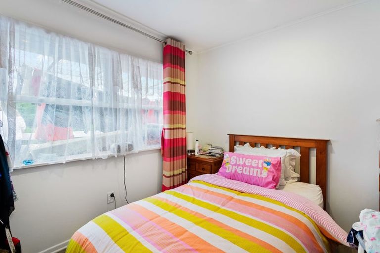 Photo of property in 5 Thomas Rea Place, Te Atatu South, Auckland, 0610