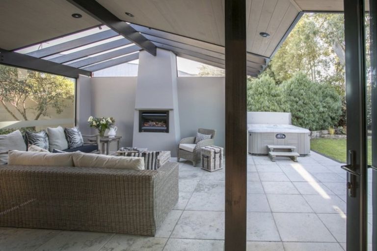 Photo of property in 11 Riverstone Grove, Hokowhitu, Palmerston North, 4410