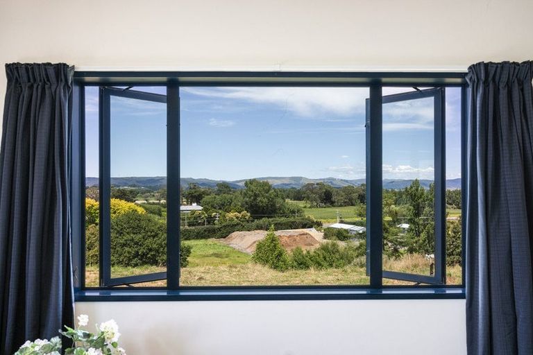 Photo of property in 55 Royal Oak Drive, Kelvin Grove, Palmerston North, 4414