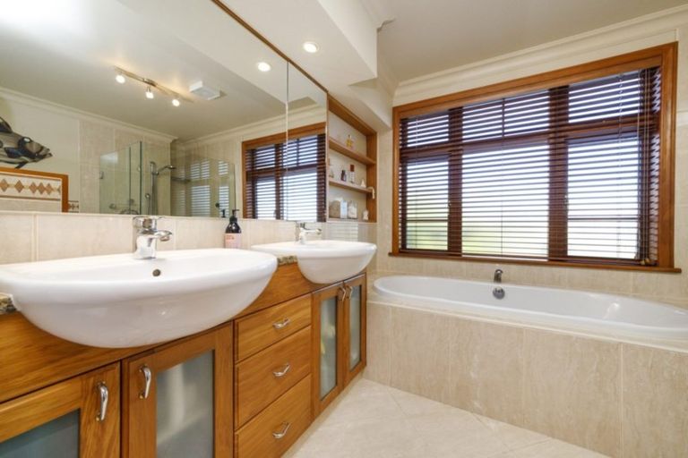 Photo of property in 14 Pastoral Lane, Hokowhitu, Palmerston North, 4410