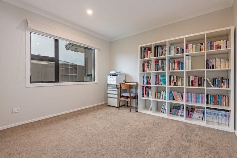 Photo of property in 1 Serenity Crescent, Kelvin Grove, Palmerston North, 4414