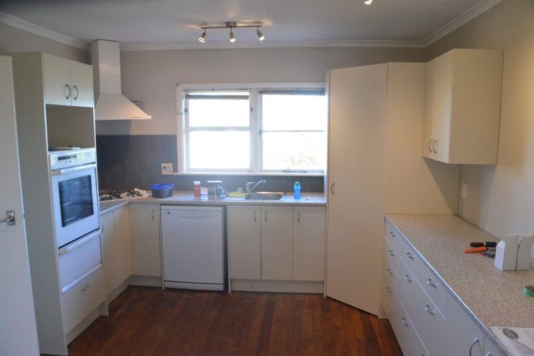 Photo of property in 5 Poto Road, Normandale, Lower Hutt, 5010