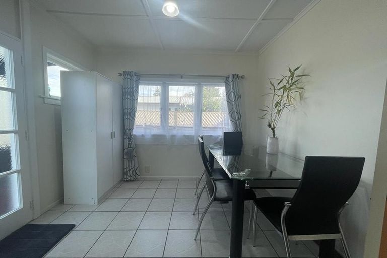 Photo of property in 11b Inver Street, Glen Eden, Auckland, 0602