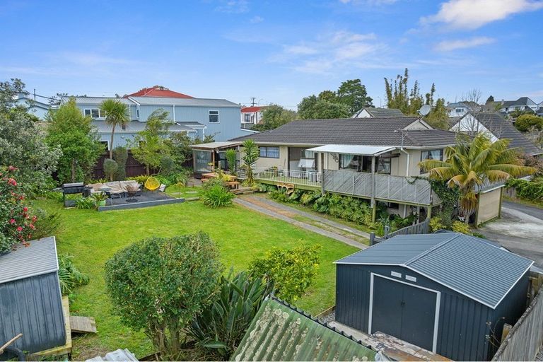 Photo of property in 1/2c Sunnynook Road, Sunnynook, Auckland, 0620