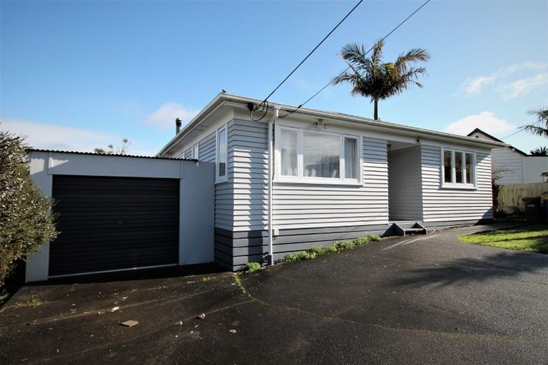 Photo of property in 1/1 Wattle Road, Sunnyvale, Auckland, 0612