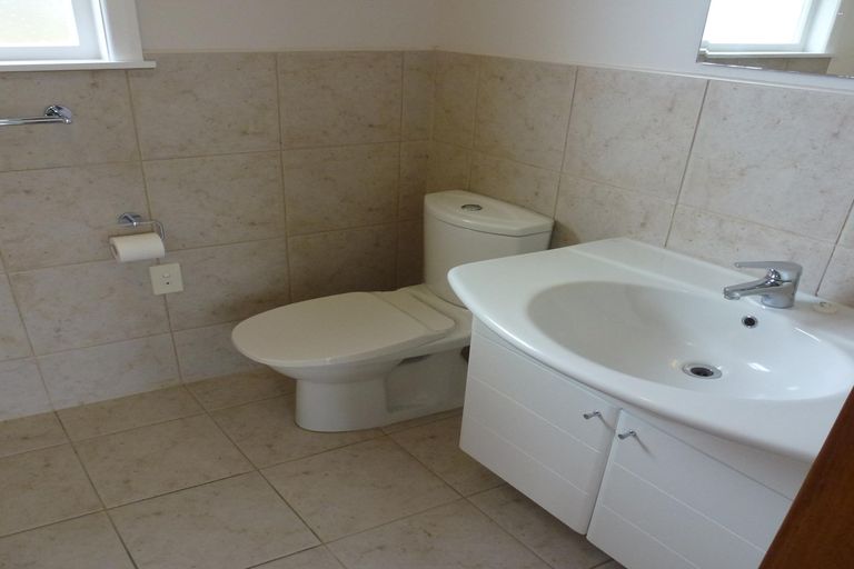 Photo of property in 2 Hartley Place, Awapuni, Palmerston North, 4412