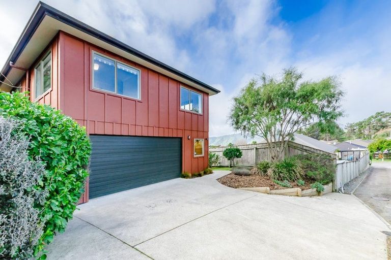 Photo of property in 23 Ashleigh Way, Waikanae Beach, Waikanae, 5036