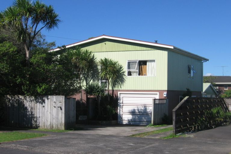 Photo of property in 1/8 Hinekohu Street, New Lynn, Auckland, 0600