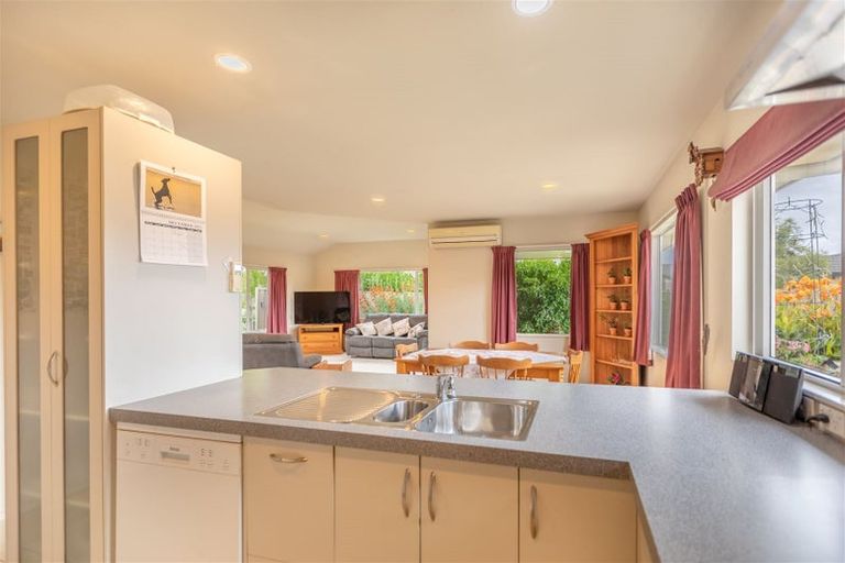 Photo of property in 2 Arthur Close, Clive, 4102