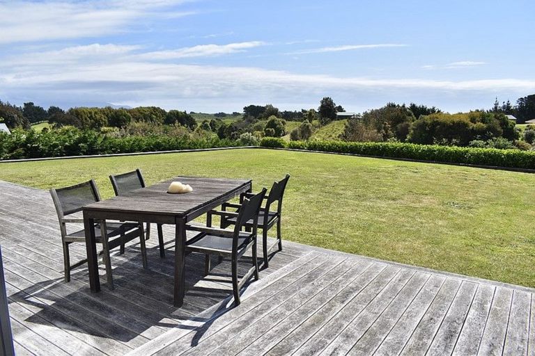 Photo of property in 9 Waitaheke Road, Te Horo, Otaki, 5581