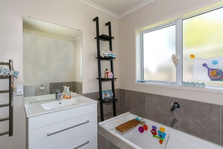 Photo of property in 1 Rees Way, Tuakau, 2121