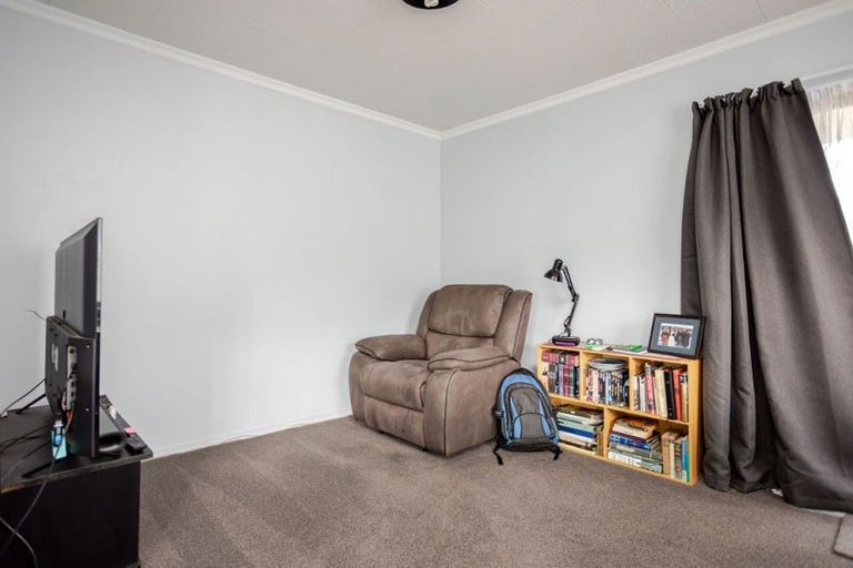 Photo of property in 14 George Street, Dannevirke, 4930