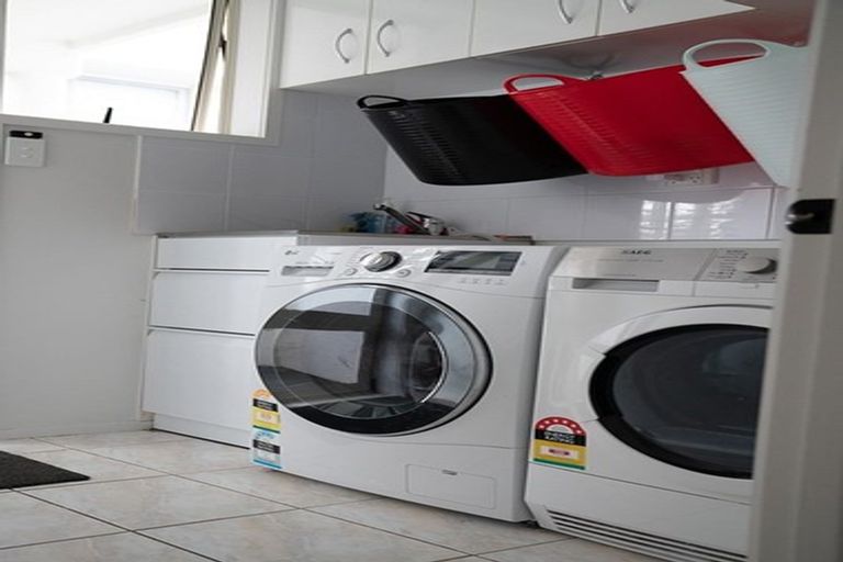 Photo of property in 1/2 Ocean View Road, Milford, Auckland, 0620