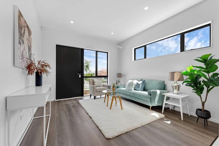 Photo of property in 1 Greenbrier Street, Westgate, 0814