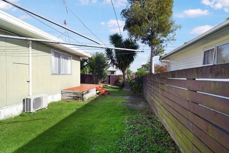 Photo of property in 1/47 Flanshaw Road, Te Atatu South, Auckland, 0610