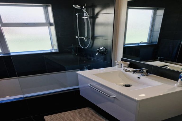 Photo of property in 252 Avonhead Road, Avonhead, Christchurch, 8042