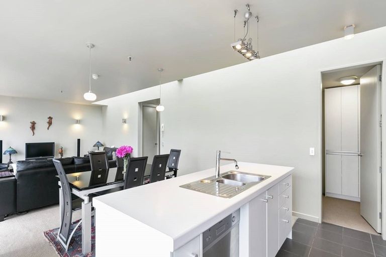 Photo of property in Montreaux Apartments, 10e/164 The Terrace, Wellington Central, Wellington, 6011