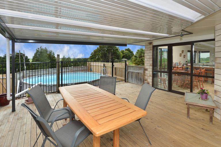 Photo of property in 34 Tauraroa Road, Maungakaramea, Whangarei, 0178