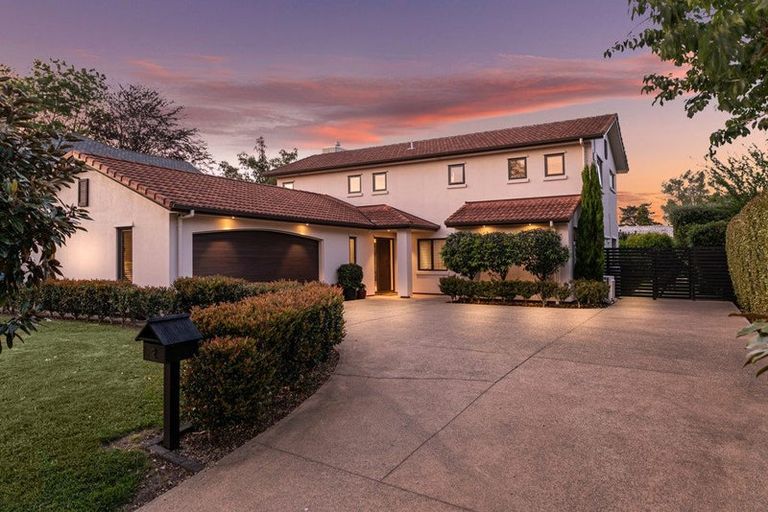 Photo of property in 2 Birchwood Grove, Greenhithe, Auckland, 0632