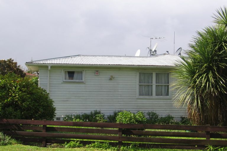 Photo of property in 4 Hughdene Place, Henderson, Auckland, 0610