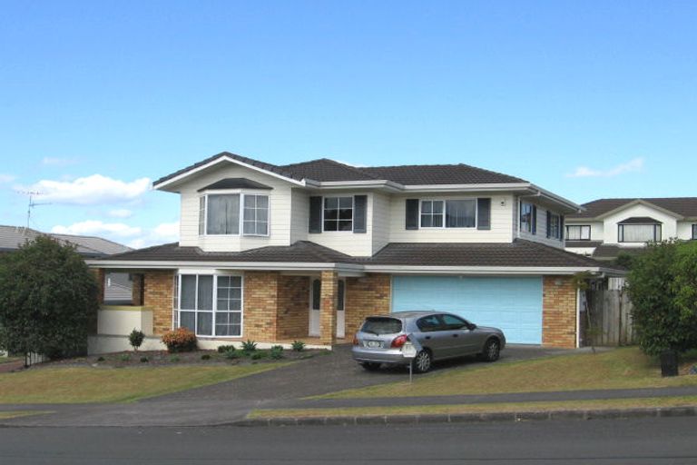 Photo of property in 72 Lagoon Way, West Harbour, Auckland, 0618