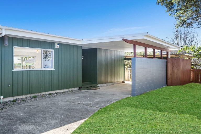 Photo of property in 1/1 Golf Road, New Lynn, Auckland, 0600