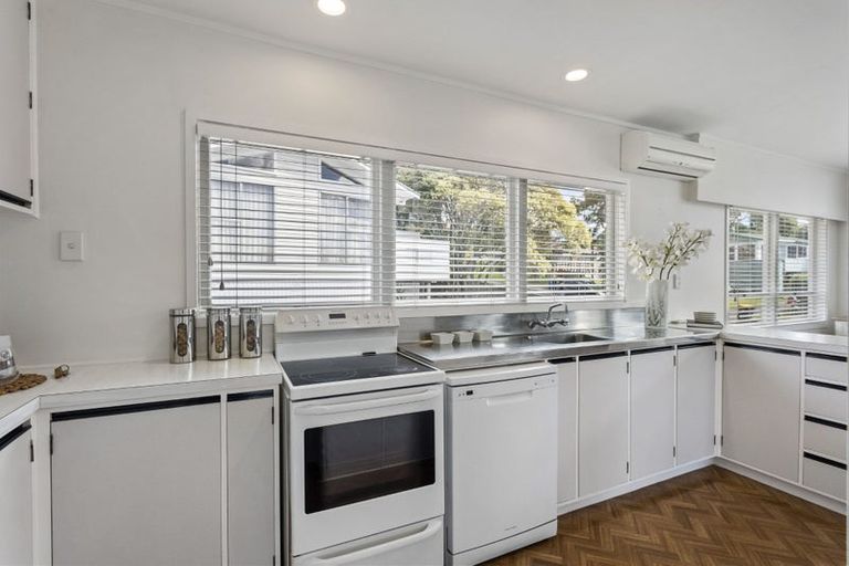 Photo of property in 7 Kathleen Street, Totara Vale, Auckland, 0627