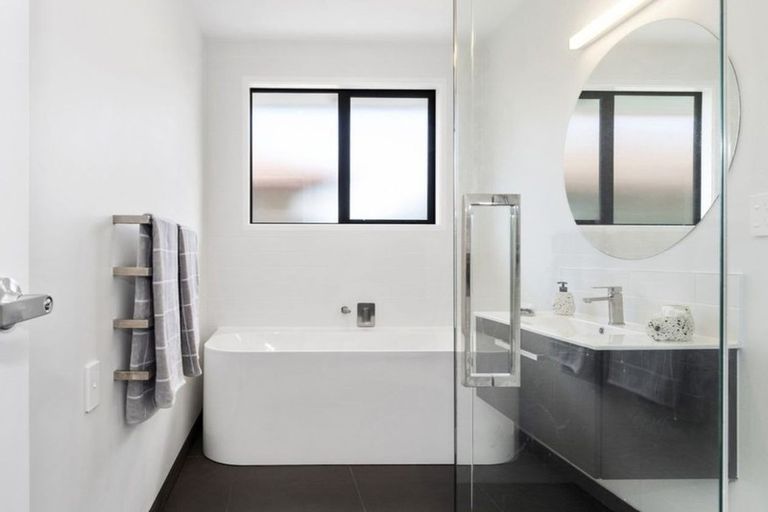 Photo of property in 32 Blacklock Road, Pyes Pa, Tauranga, 3112