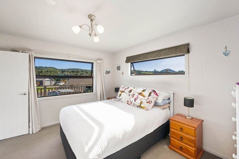 Photo of property in 136 Lisland Drive, Kinloch, Taupo, 3377