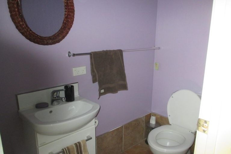 Photo of property in 46a Farquhar Road, Glendene, Auckland, 0602