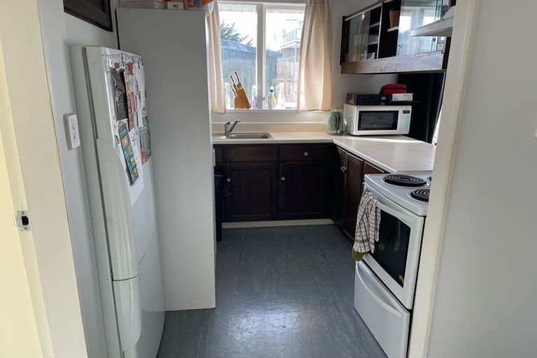 Photo of property in 34 Duchess Place, Maupuia, Wellington, 6022