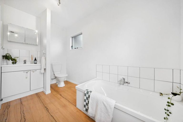 Photo of property in 2/56 Waipani Road, Te Atatu Peninsula, Auckland, 0610