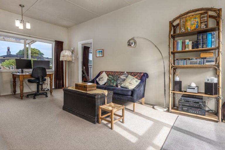 Photo of property in 2 John Street, Titahi Bay, Porirua, 5022