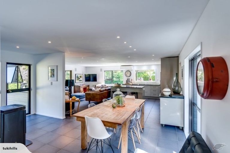 Photo of property in 135 Tauroa Road, Havelock North, 4130