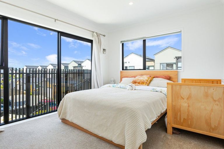 Photo of property in 20 Tuamaka Lane, Hobsonville, Auckland, 0616