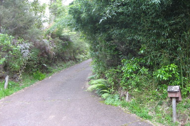 Photo of property in 17 Bush Road, Waiatarua, Auckland, 0604