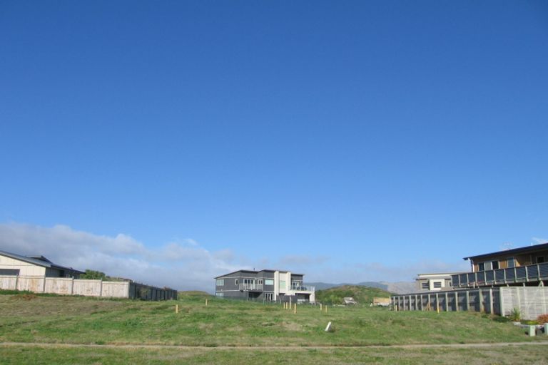 Photo of property in 146 Field Way, Waikanae Beach, Waikanae, 5036