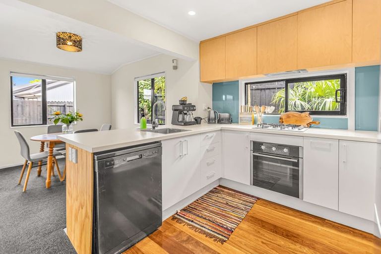 Photo of property in 5b Lyn Grove, Papamoa Beach, Papamoa, 3118