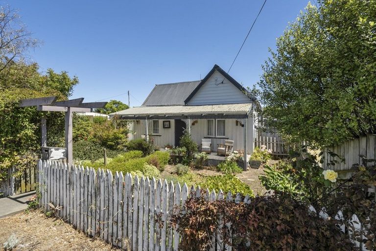 Photo of property in 173 Bridge Street, Bulls, 4818