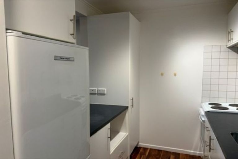 Photo of property in 2/49 Maungaraki Road, Korokoro, Lower Hutt, 5012