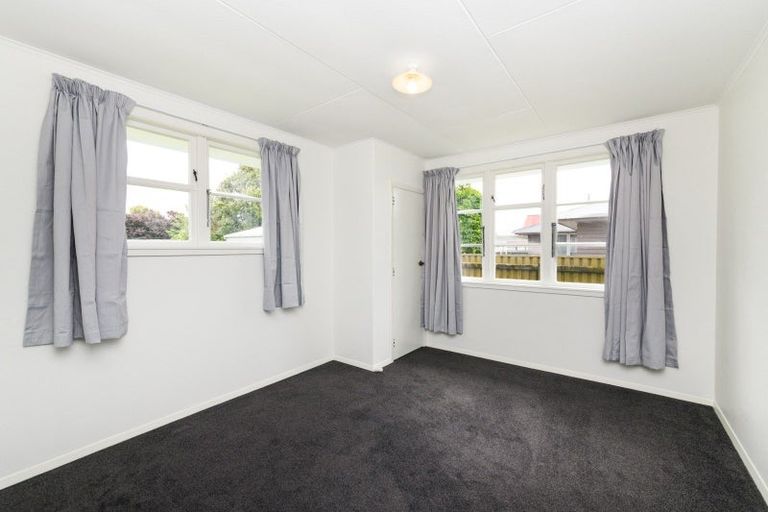 Photo of property in 33 Crewe Crescent, Hokowhitu, Palmerston North, 4410